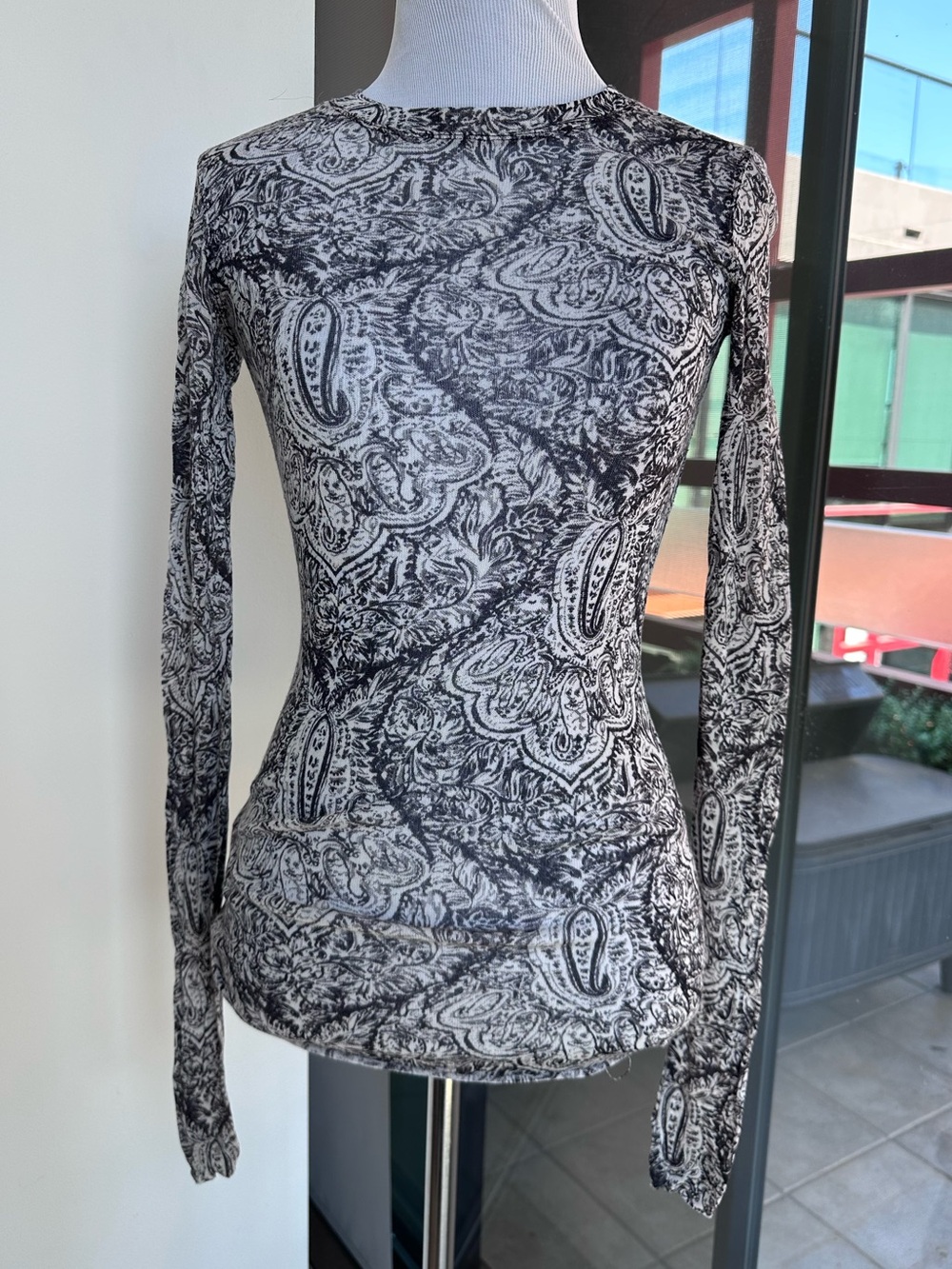 BCBG Black & White Paisley Long-Sleeve Women's Top